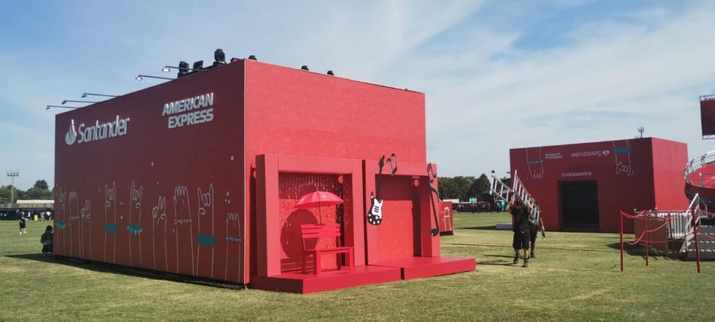 Stand diseñado y armado por 3E Soluciones en Lollapalooza 2025